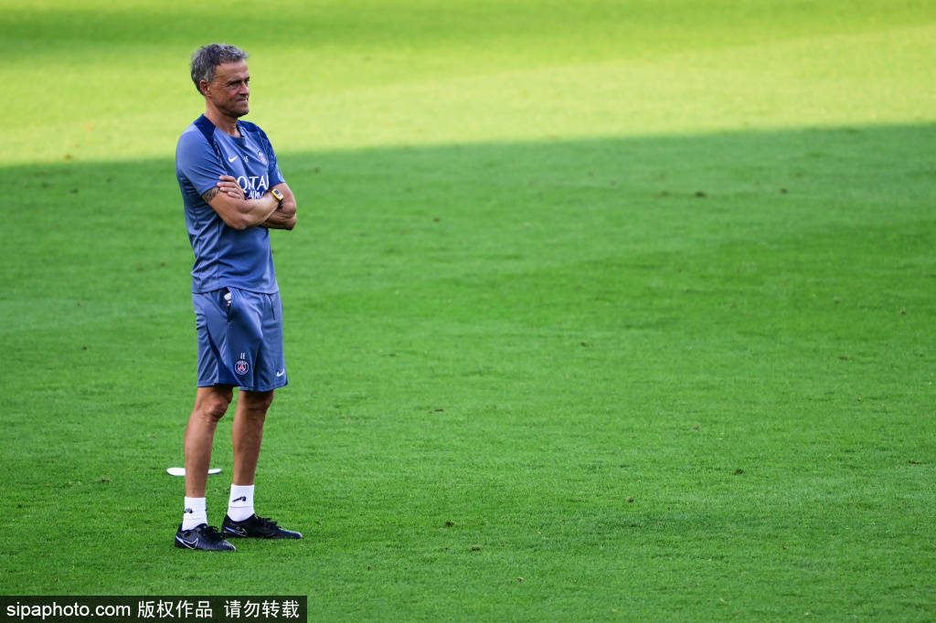 法甲球队巴黎圣日耳曼备战欧洲超级杯
        
    法甲球队巴黎圣日耳曼备战欧洲超级杯